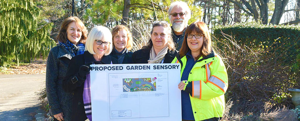 (L-R) Commissioner of Parks and Recreation Jill Weber, Town Supervisor Judi Bosworth, FSC students Michelle Callahan and Dona Damaltis, Professor Michael Veracka, and Town Horticulturist Bonnie Klein